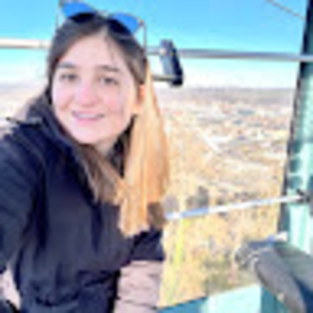 Meet your Posher, Daniela